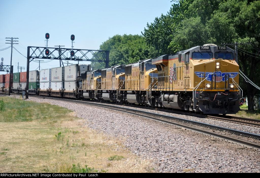 Intermodal rolls east